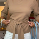 Dámský top v elegantním stylu
