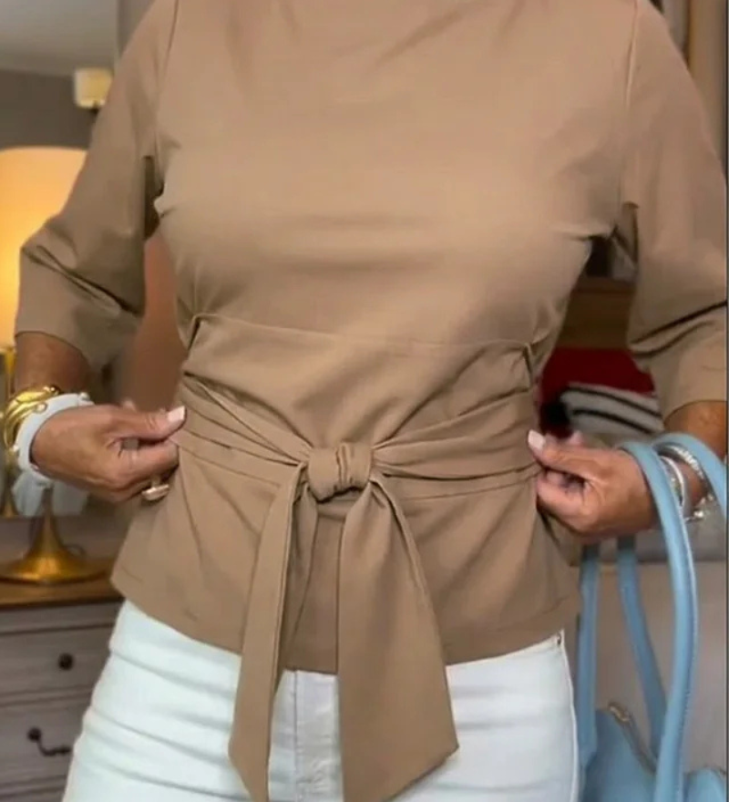 Dámský top v elegantním stylu