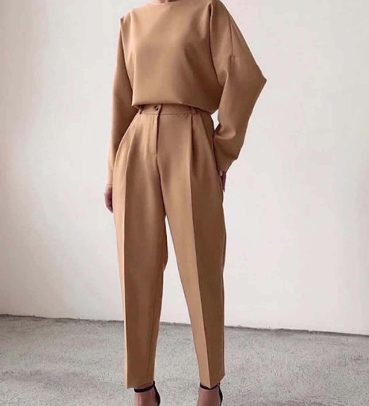 Dámský módní kousek v elegantním stylu