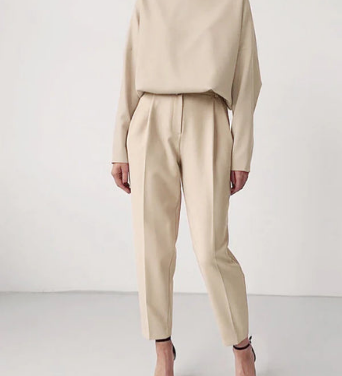 Dámský módní kousek v elegantním stylu