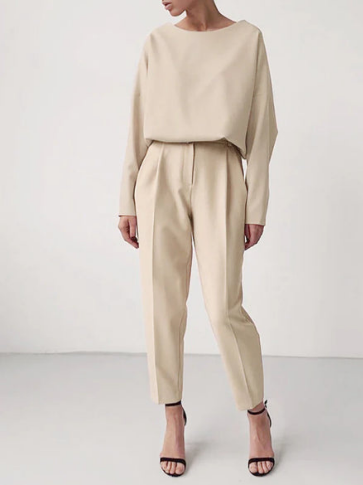 Dámský módní kousek v elegantním stylu