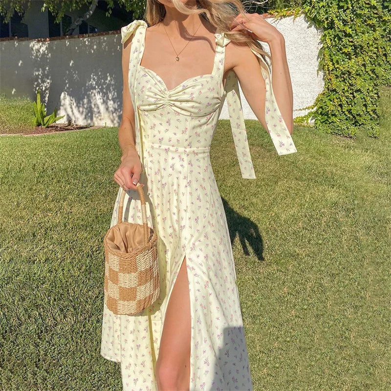 Dámské šaty v elegantním stylu, s květinovým motivem