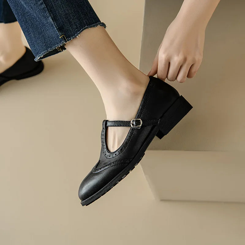 Dámské boty v elegantním stylu, na podpatku