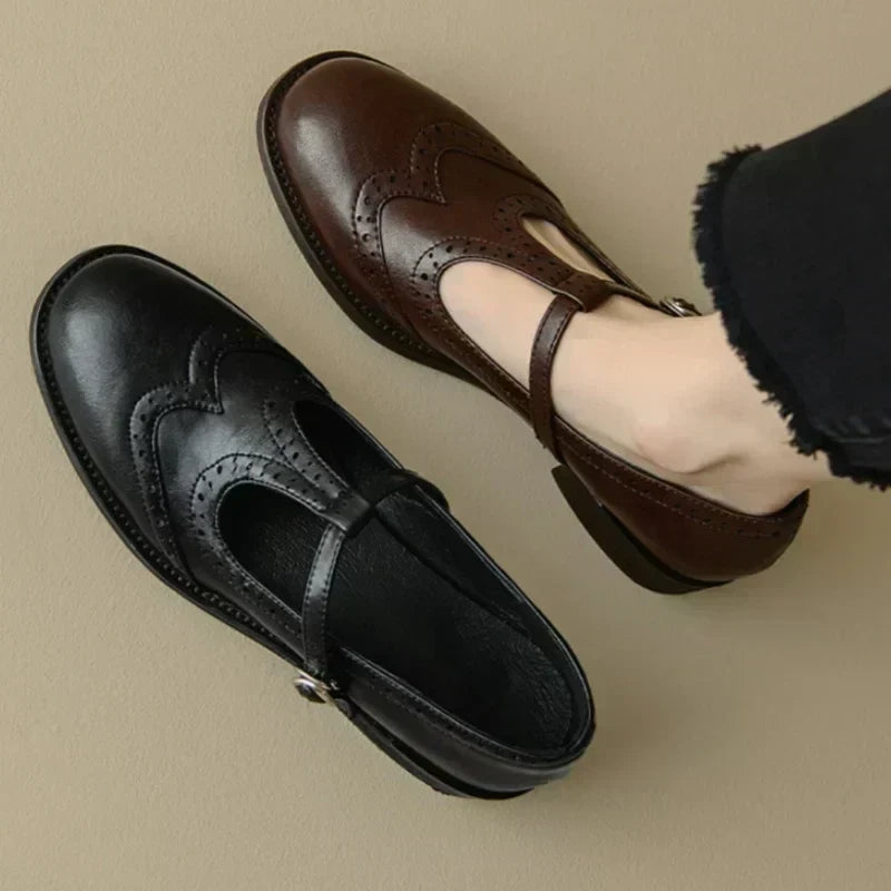 Dámské boty v elegantním stylu, na podpatku