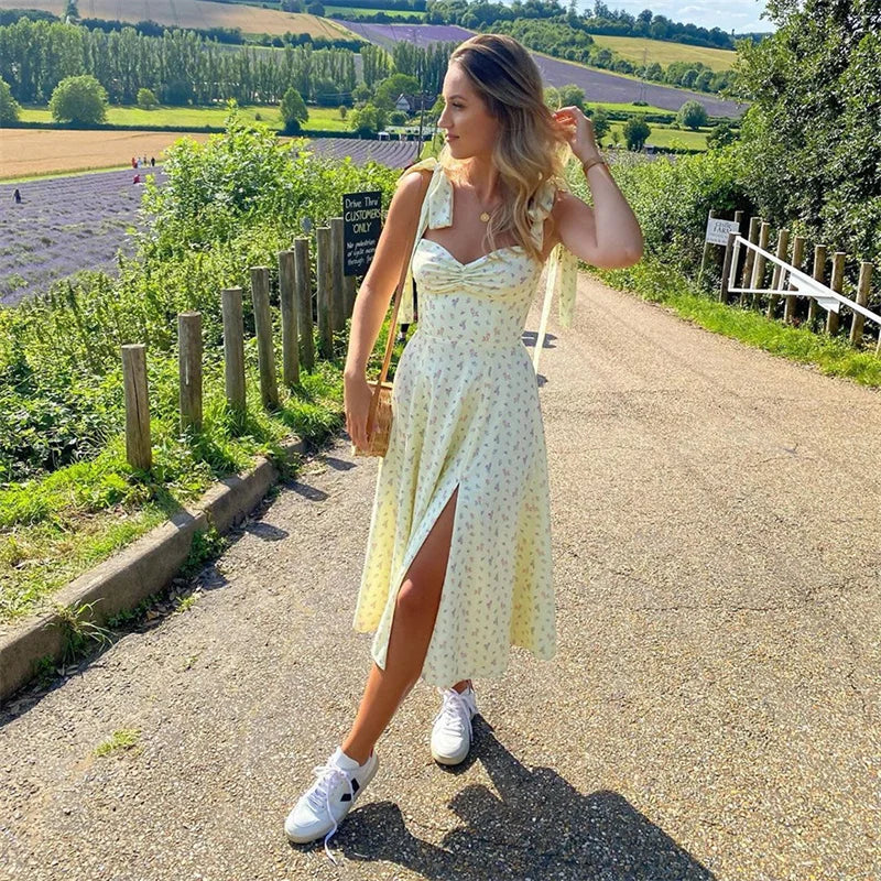 Dámské šaty v elegantním stylu, s květinovým motivem