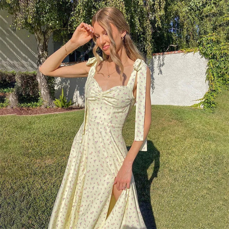 Dámské šaty v elegantním stylu, s květinovým motivem