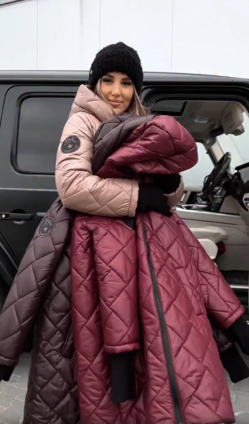 Dámský kabát s kapucí