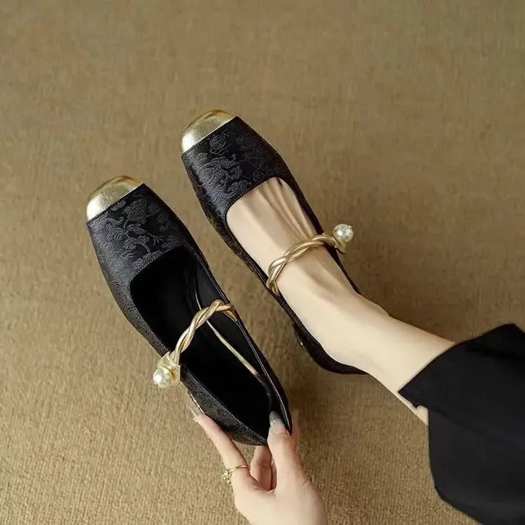 Dámské boty v elegantním stylu, na podpatku