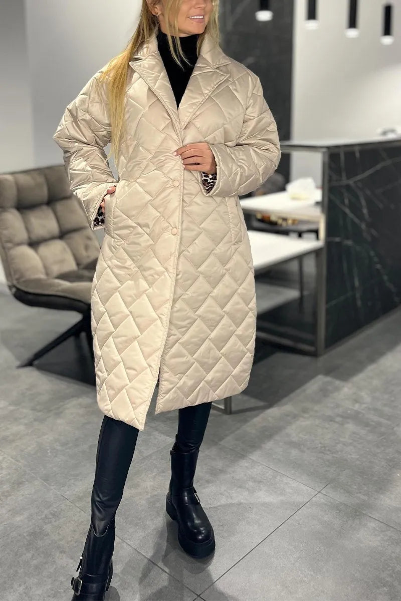 Dámský kabát v elegantním stylu s leopardím vzorem