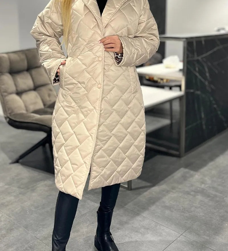Dámský kabát v elegantním stylu s leopardím vzorem