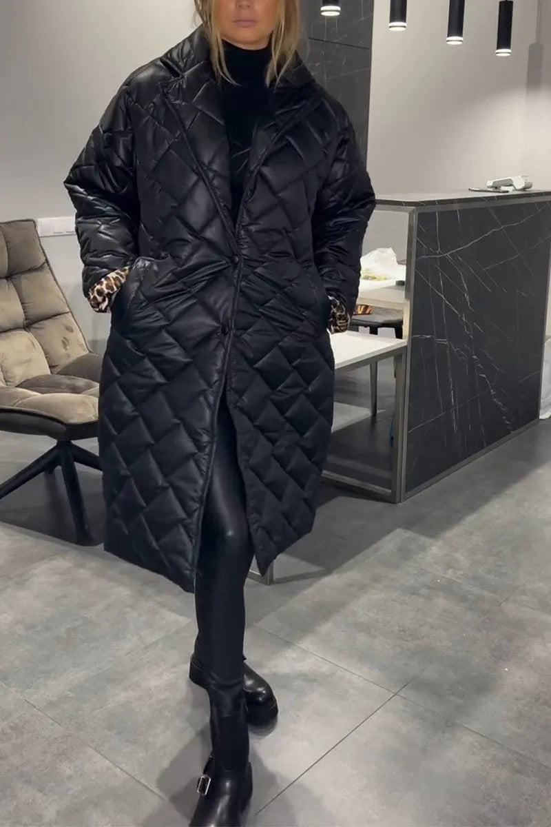 Dámský kabát v elegantním stylu s leopardím vzorem