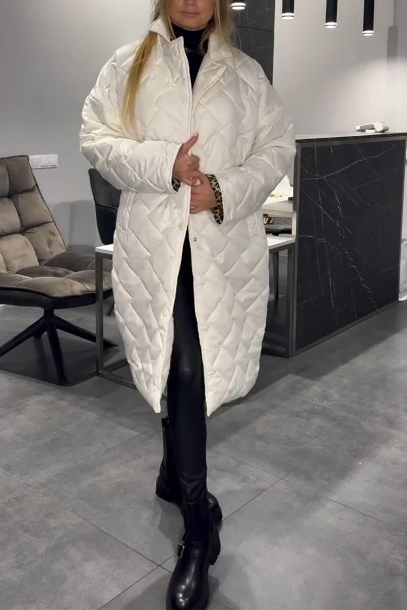 Dámský kabát v elegantním stylu s leopardím vzorem