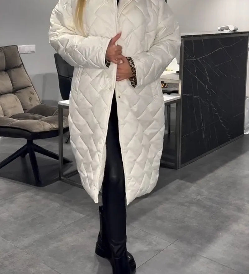 Dámský kabát v elegantním stylu s leopardím vzorem